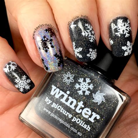 snowflake designs on nails|simple snowflake nails.